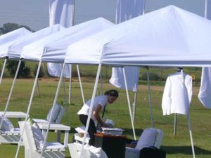 גזיבו לבן להשכרה, פתרון הצללה לחתונות ואירועי חוץ עם פינות ישיבה יוקרתיות