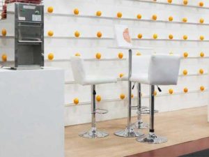 עמדה לסחיטת מיץ תפוזים