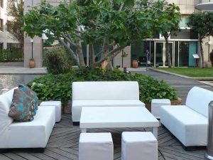 השכרת ריהוט אלטרנטיבי לבן ופטריות חימום לאירועים עסקיים ואירועי חורף - אינגו