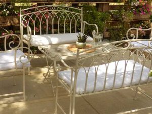 ריהוט גן יוקרתי ברזל בסגנון פרובנס לבן למרפסת גדולה ועיצוב גינה