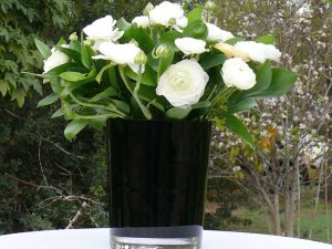 קישוטי פרחים לשולחן להשכרה