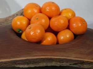 קערות עץ מעוצבות לפירות לשדרוג עיצוב מסיבות ואירועים - להשכרה