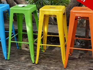 כסאות בר ממתכת במבחר צבעים