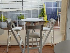 כסא בר לבן קלאסי להשכרה לאירועים