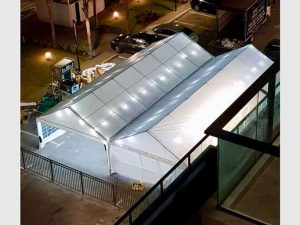 אוהל אבלים אחד לבן