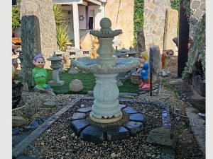 מזרקה לבנה קלאסית להשכרה לאירוע דקורטיבי